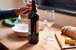 9 гениальных способов открыть вино без штопора