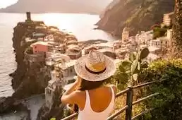 Чому деякі подорожі справді лікують: наука про емоції, простір і маршрути